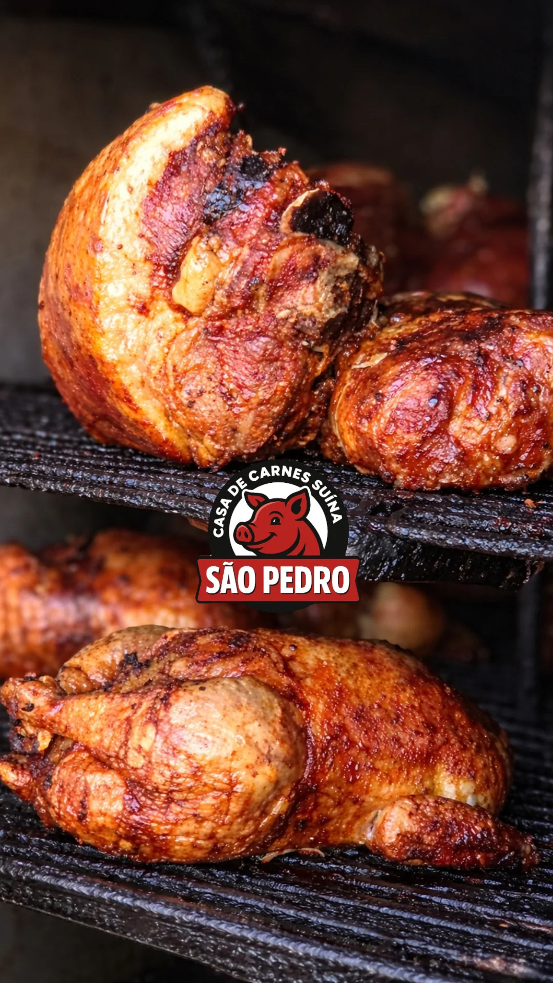 Frangos assados e defumados na grelha